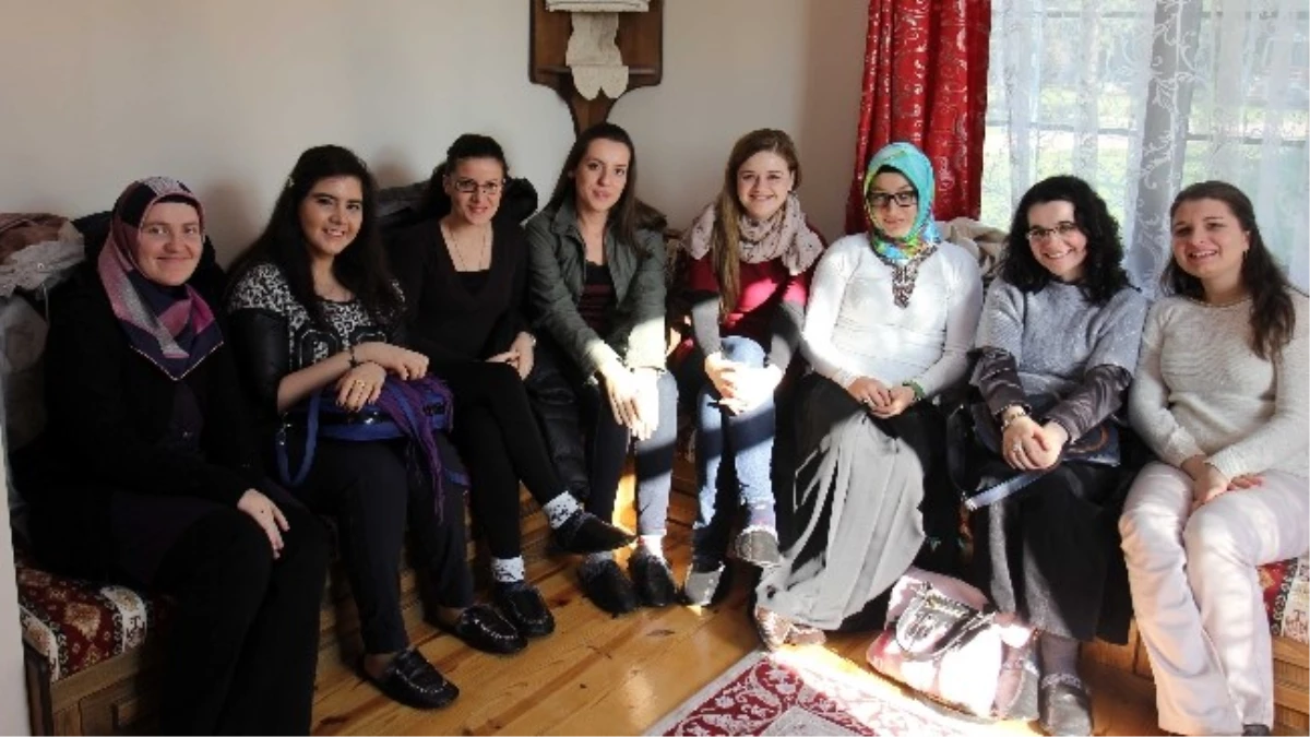 Balkanlı Öğrenciler Balkan Kültür Evi\'nde Buluştu
