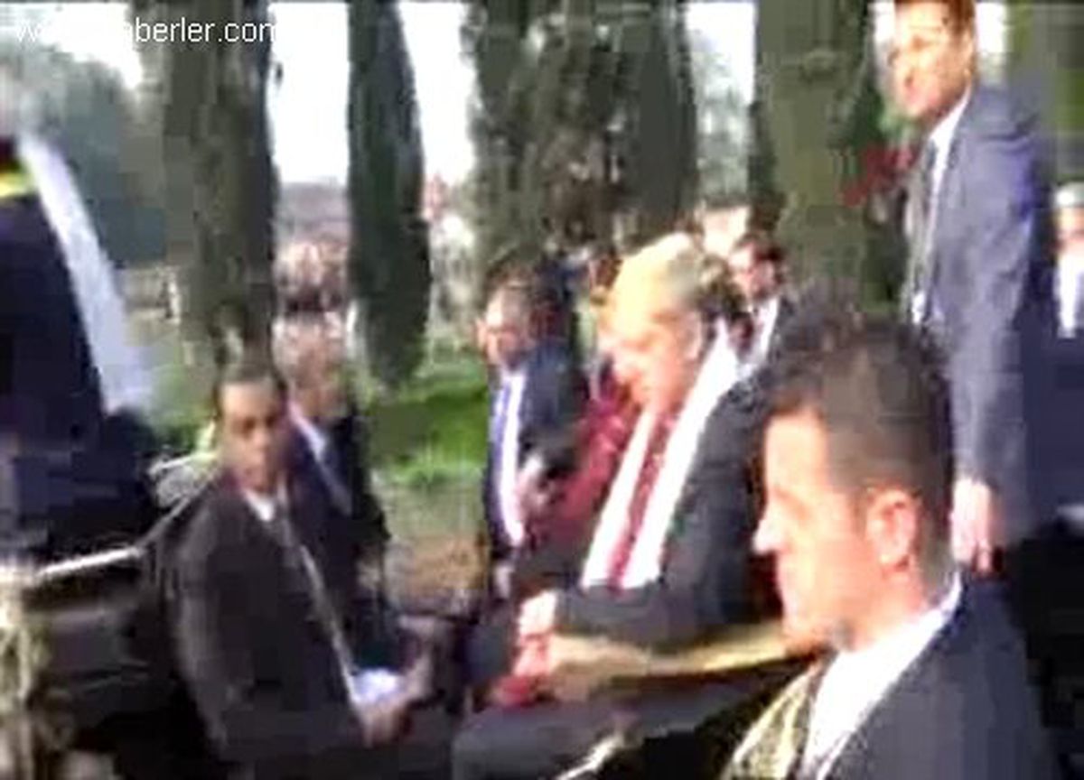 Başbakan Erdoğan Hediye Edilen Atı Kızı Adına Aldı