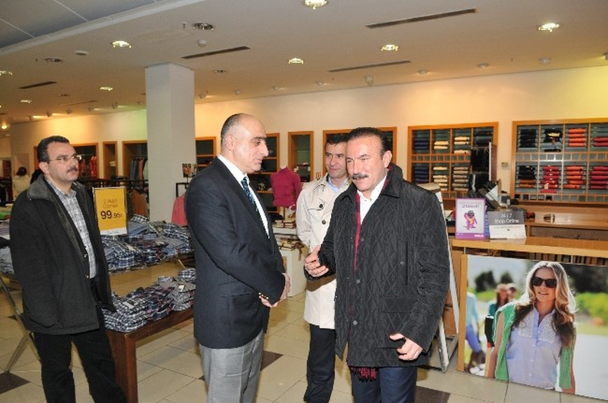 Başkan Doğan, Avm\'leri Gezdi