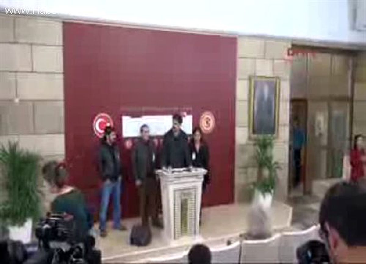 Berkin Elvan\'ın Babası TBMM\'deki Basın Toplantısında Gözyaşlarına Boğuldu