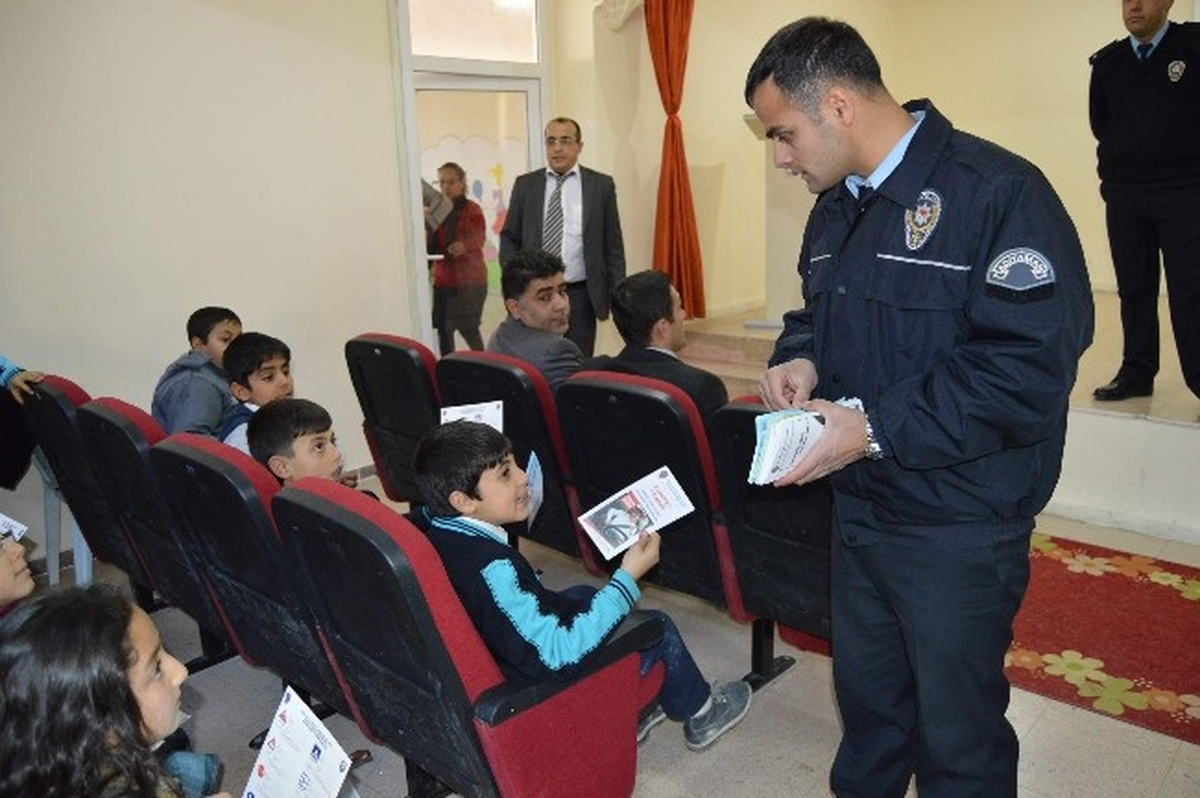 Besni\'de İlköğretim Öğrencilerine Trafik Eğitimi Verildi