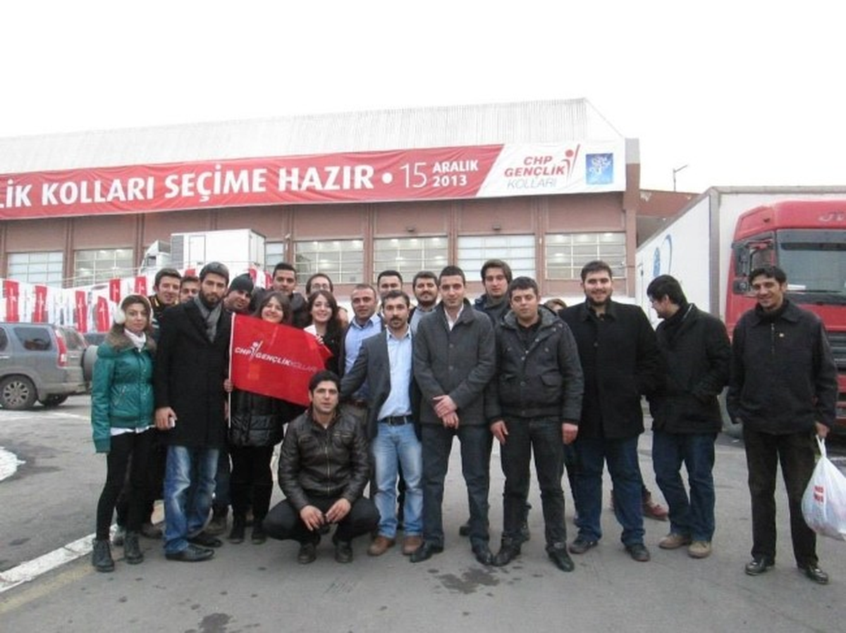 CHP\'li Gençler Adaylarının Arkasında