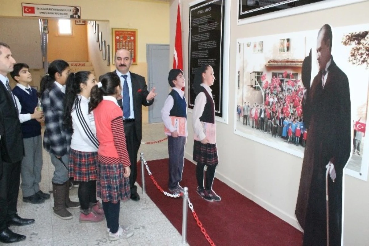 Edirne Belediyesi\'nden Okullara \'Atatürk Köşesi\'