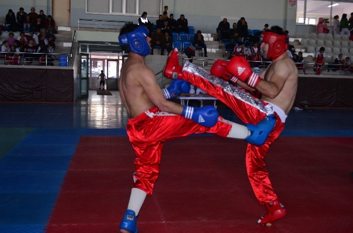 Erzurum\'da Kick Boks Rüzgarı Esti