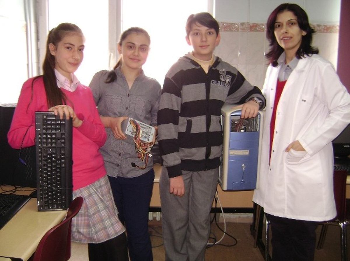 Fatih Orta Okulu\'ndan \'Atık Elektronik Toplama\' Kampanyası