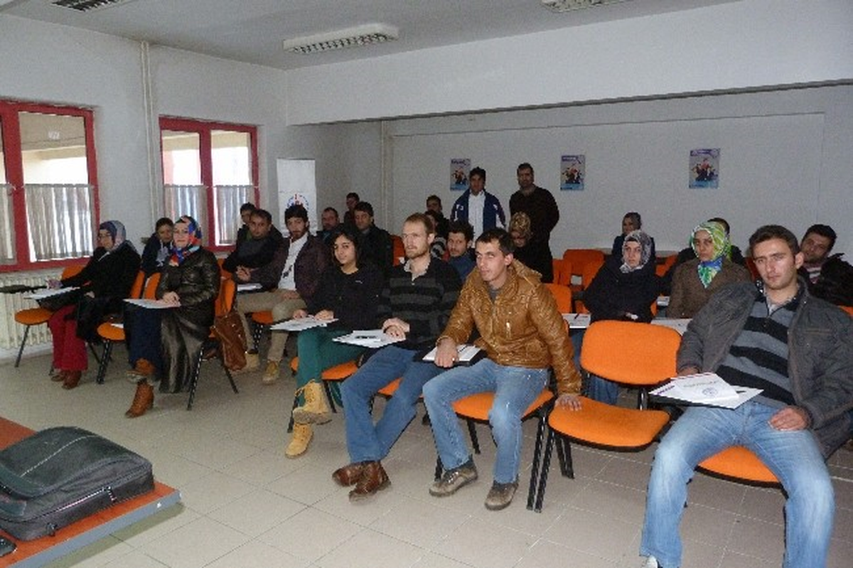 Gümüşhaneli Gençlere Girişimcilik Kursu Veriliyor