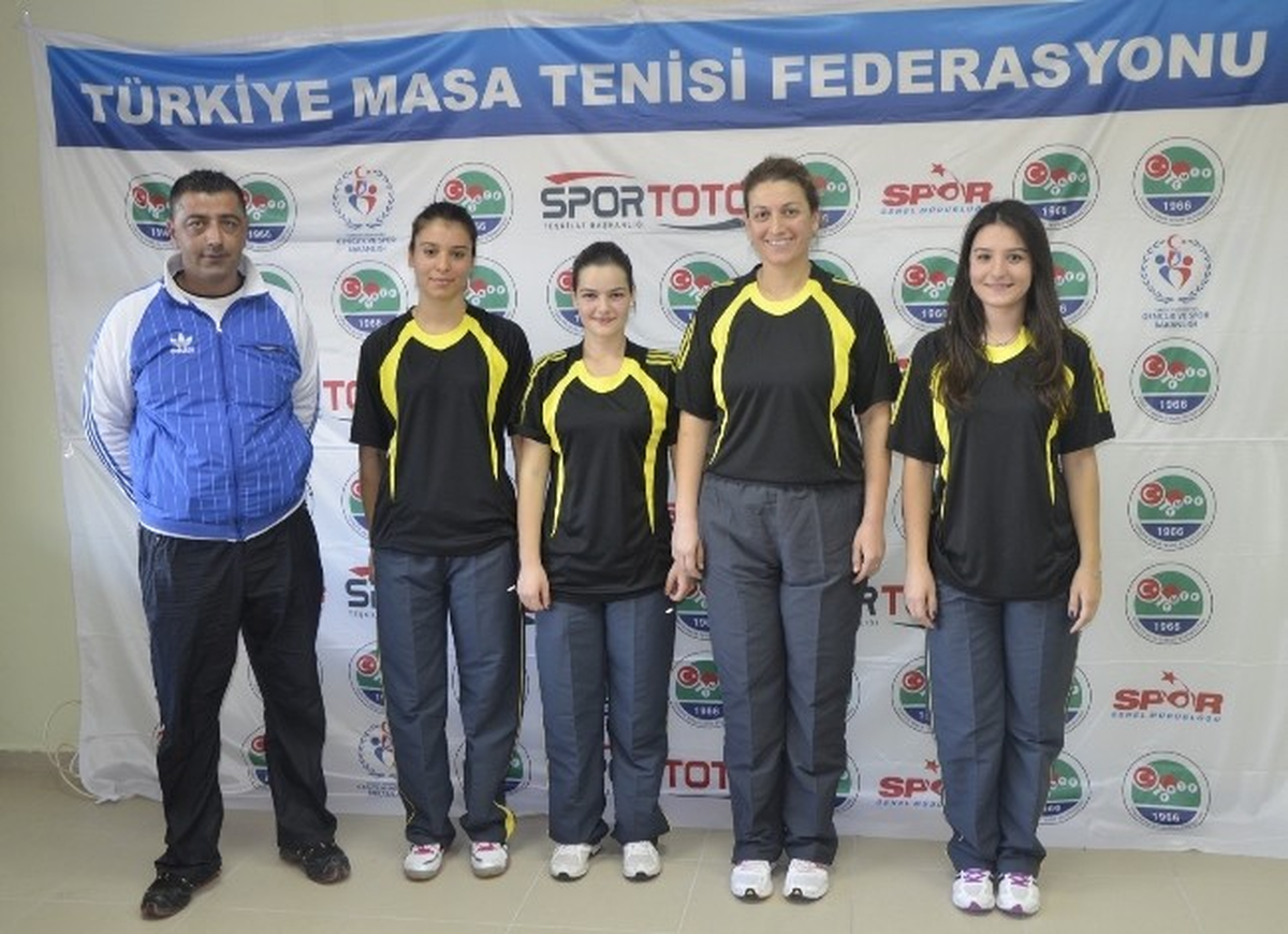 Hakkarili Bayan Tenisçilerden Büyük Başarı