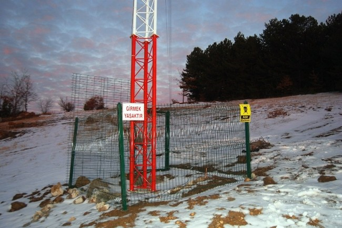 Hisarcık\'ta Rüzgar Enerji Santrali İçin Deneme Amaçlı Rüzgar Gülü Kuruldu