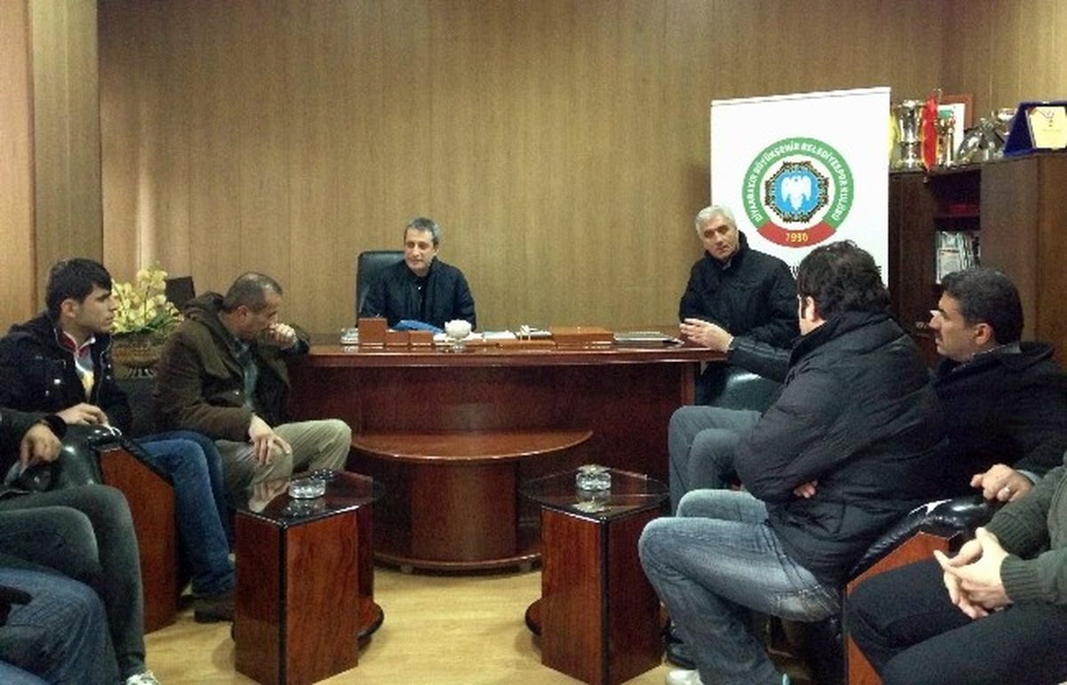 Iraklı Gazetecilere Taraftar Forması