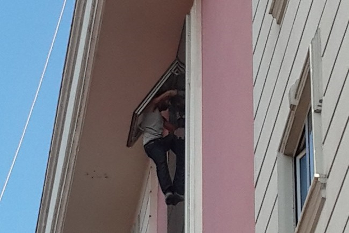 İşsiz Genci İntihardan Polisler Kurtardı