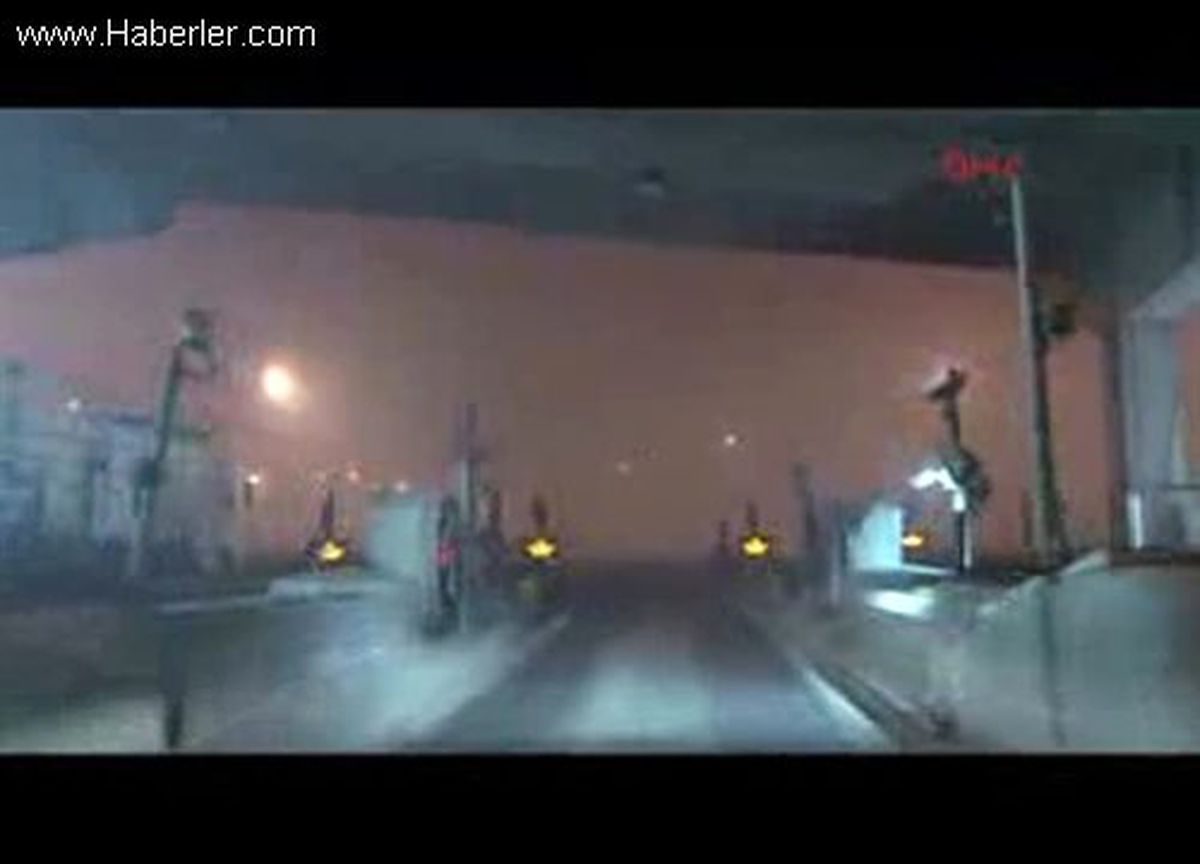 * İstanbul\'da Akşam Saatlerinde Etkili Olan Sis Gece de Devam Etti.