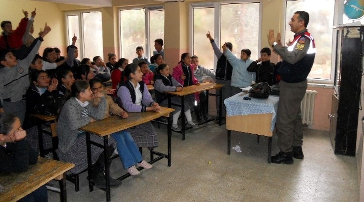 Jandarma\'dan Öğrencilere Trafik Eğitimi