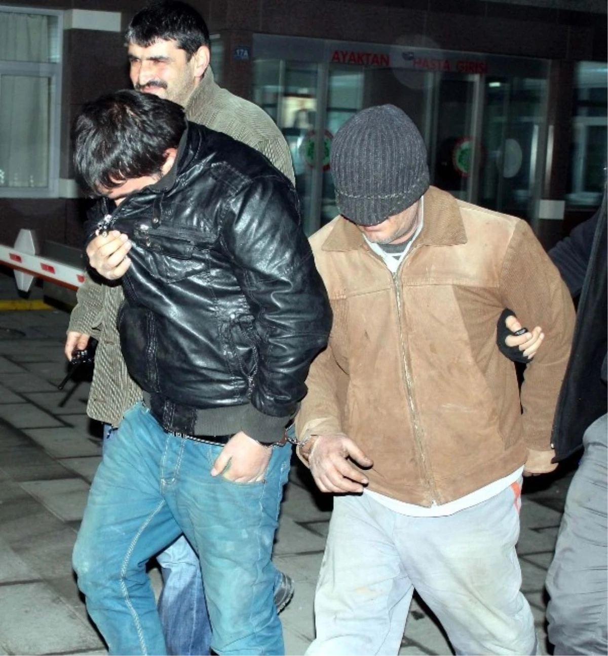 Karaman\'da Çaldıkları Kabloları Konya\'da Yakarken Yakalandılar