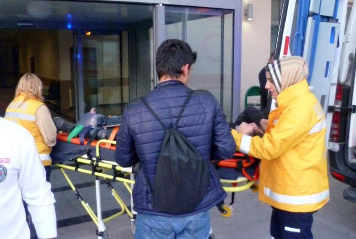Karşıdan Karşıya Geçerken Araba Çarptı
