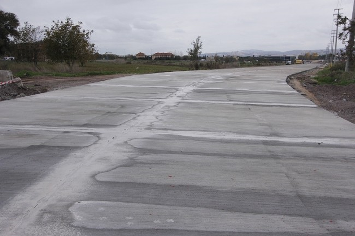 Kartepe\'de Beton Yol Çalışması Yapıldı
