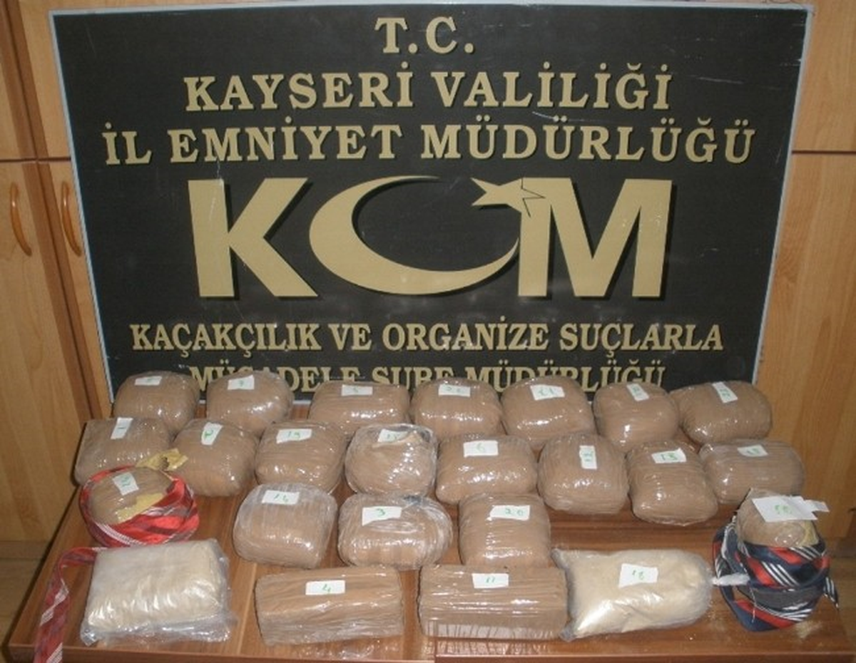 Kayseri\'de 12 Kilo Renkli Eroin Ele Geçirildi