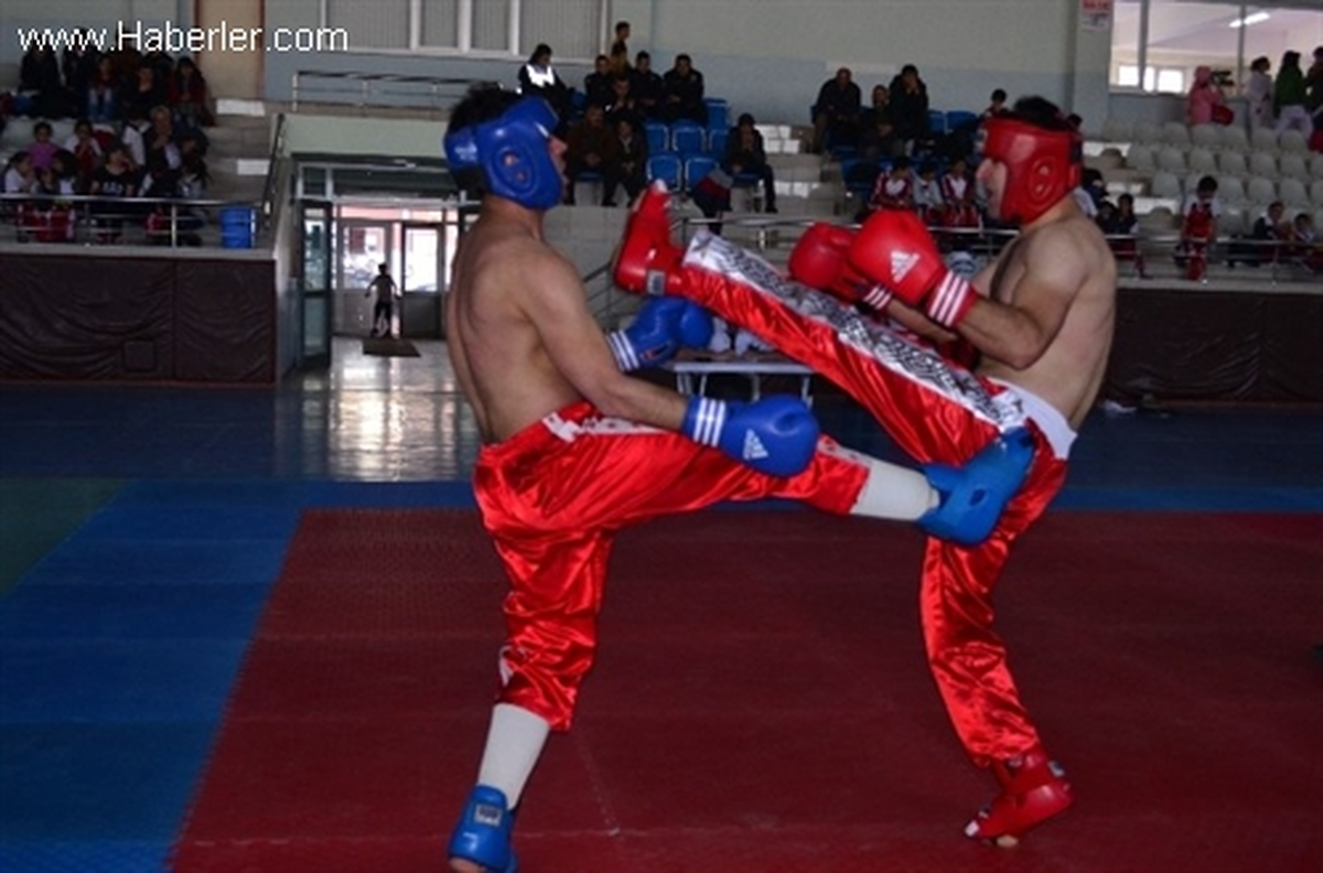 Kick Boks Teşvik Müsabakaları Düzenlendi