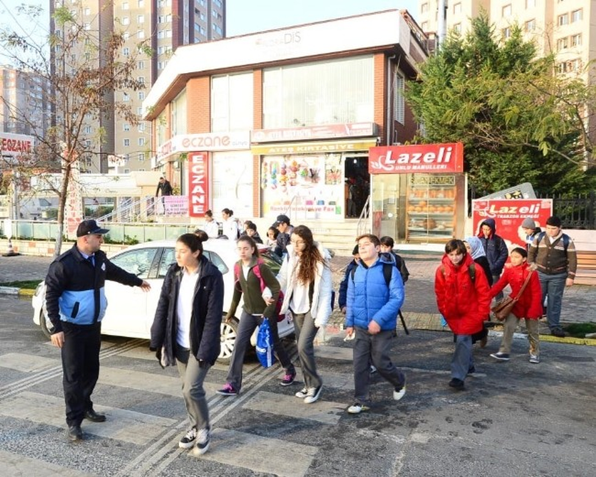 Öğrenciler, Zabıta Abilerine Emanet