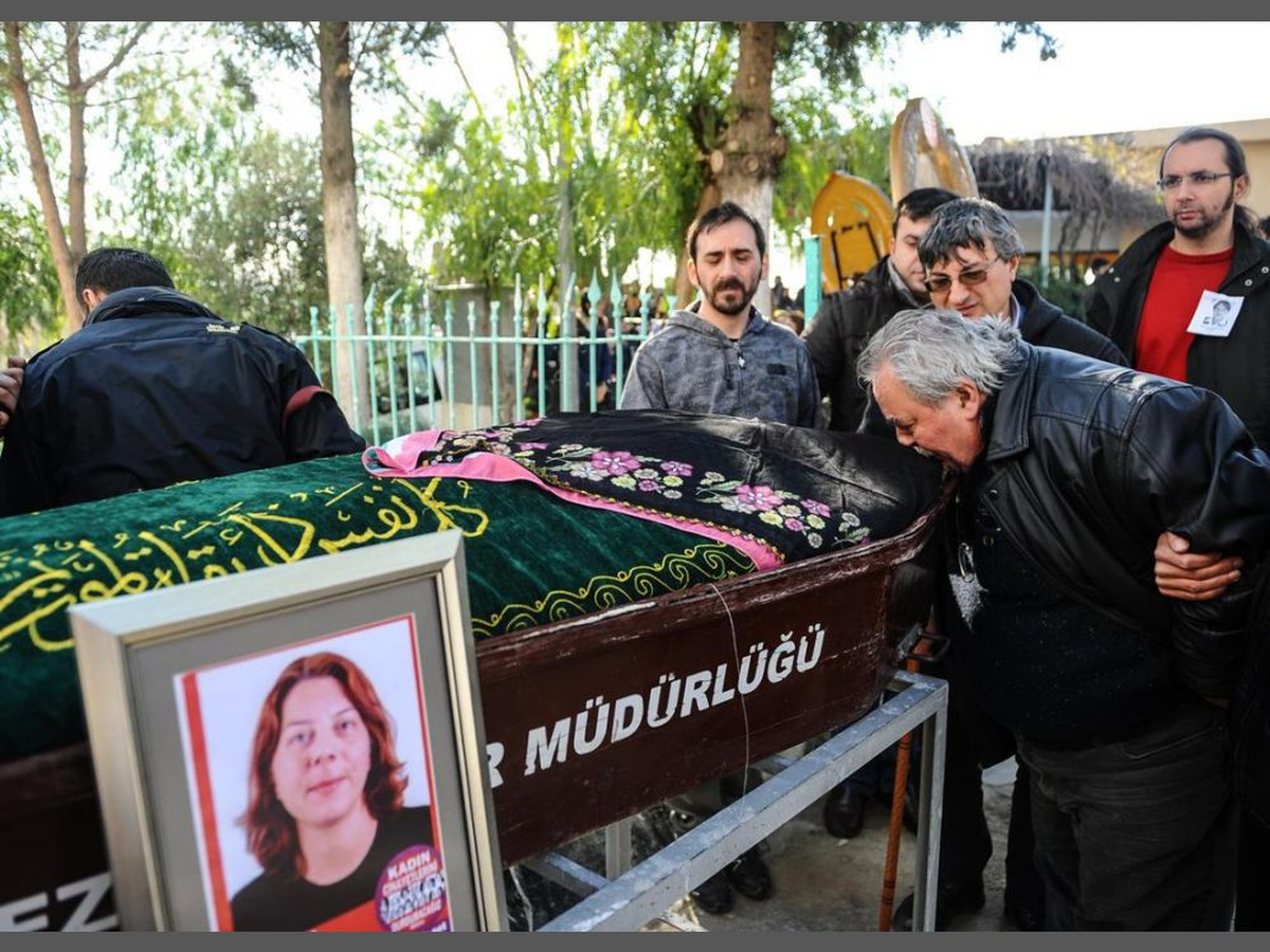 Öğretim Görevlisi Kadının Evinde Ölü Bulunması