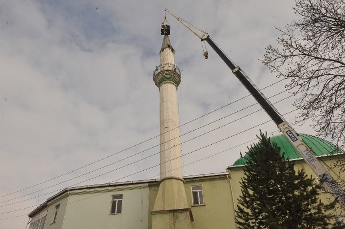 Onarıma Alınan Ulu Camii\'nin Minaresi Yıkıldı