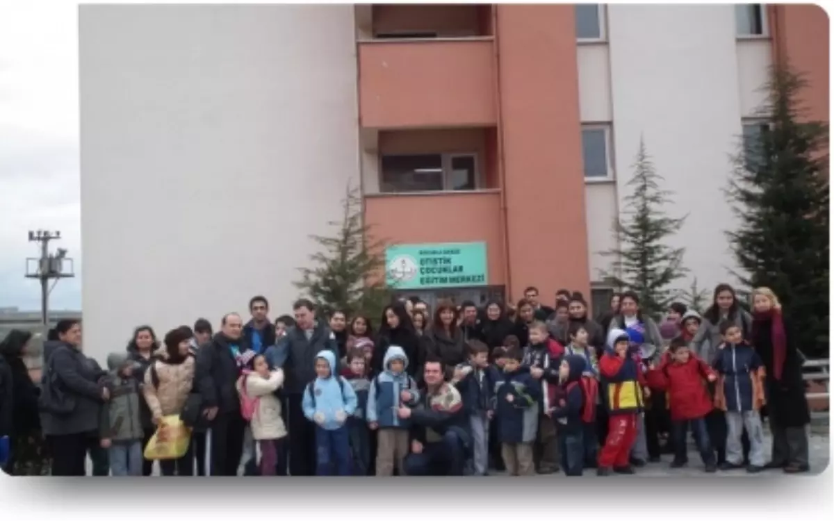 Otistik Çocuklara Destek