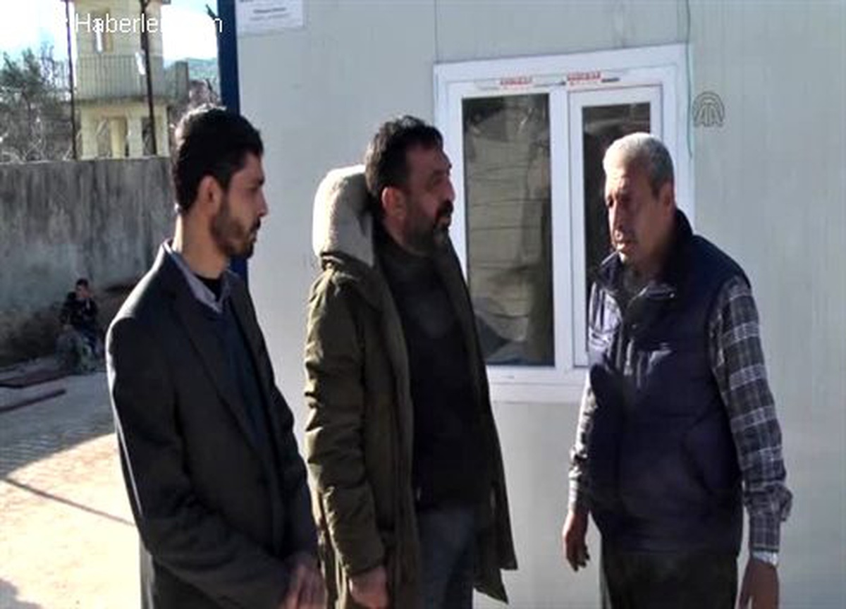 Oyuncu Ahmet Yenilmez, Suriyeli çocukların eğitim gördüğü okulu ziyaret etti -