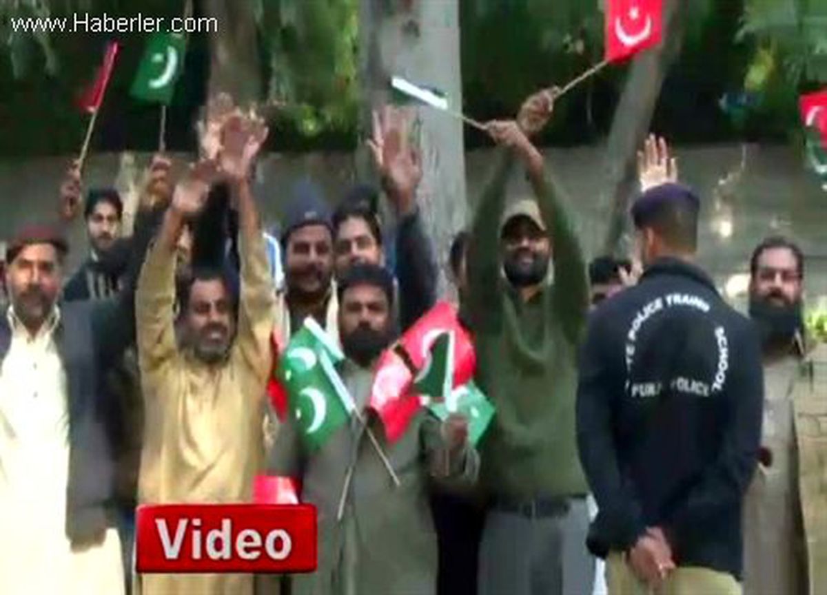 Pakistan\'da Başbakan Erdoğan\'a Sevgi Seli