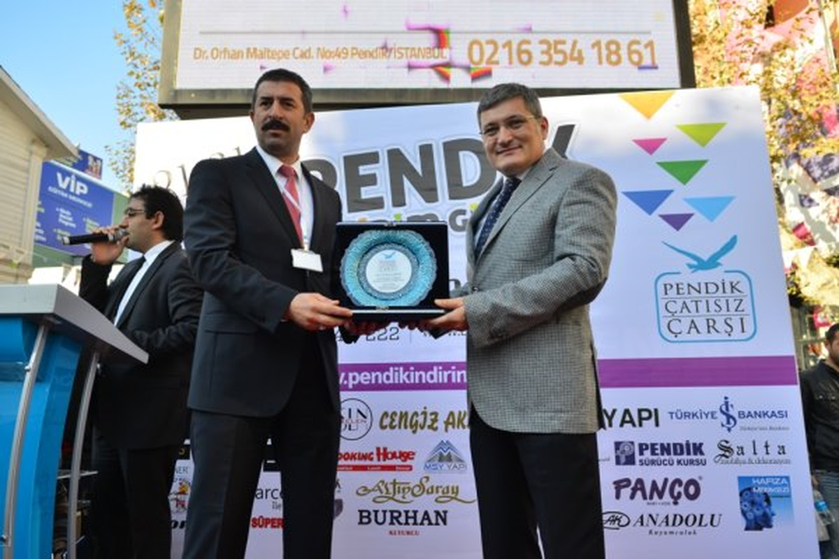 Pendik Çatısız Çarşı\'da Alışveriş Çılgınlığı Başladı