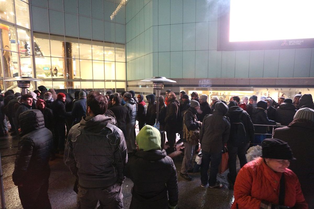 Playstation 4 İçin Kuyruk Oluştu