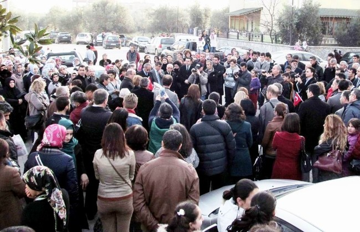 Saldırıya Uğrayan Öğretmenler İçin Toplandılar