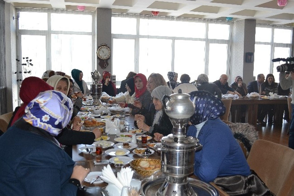 Sekmen, Kadın Stk\'larla İstişare Etti