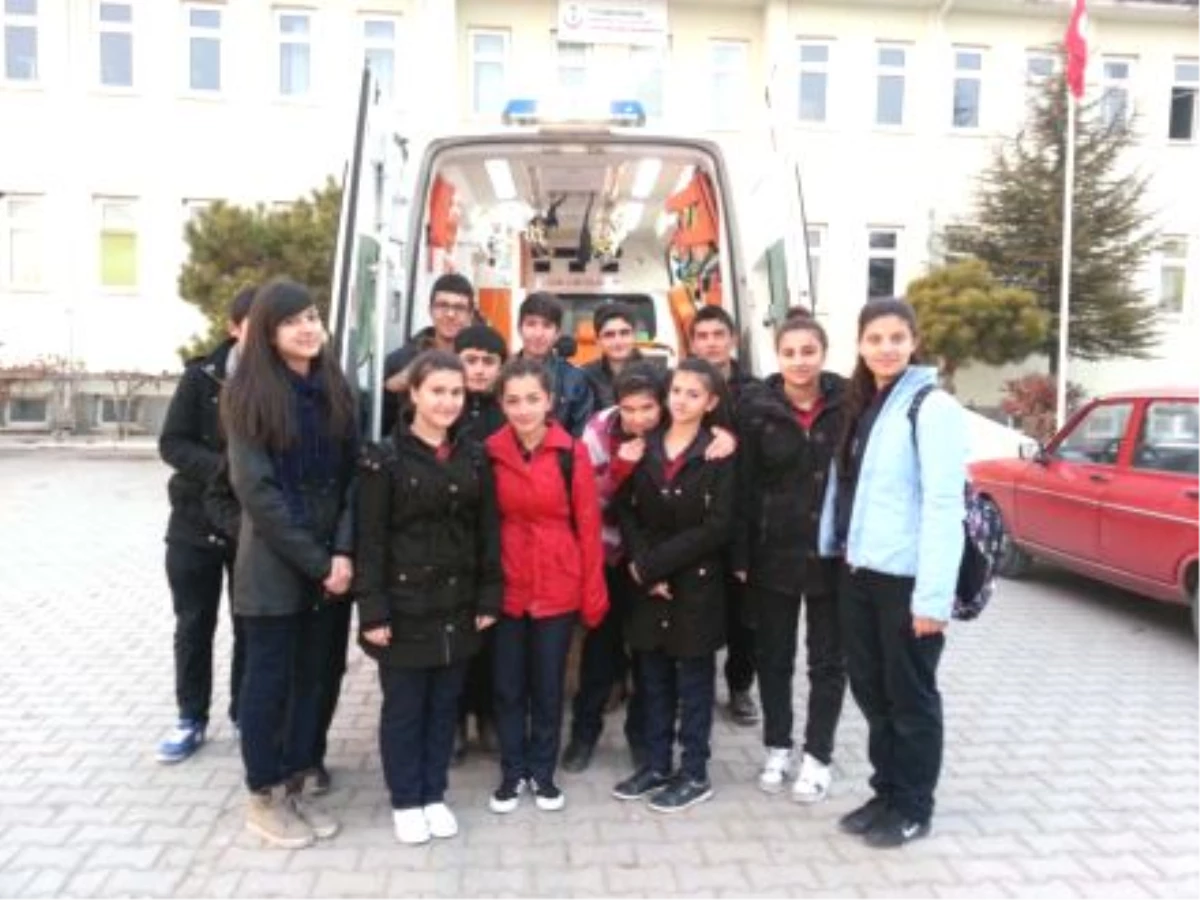 Sulakyurt\'ta Öğrencilere Uygulamalı Ambulans Eğitimi Verildi