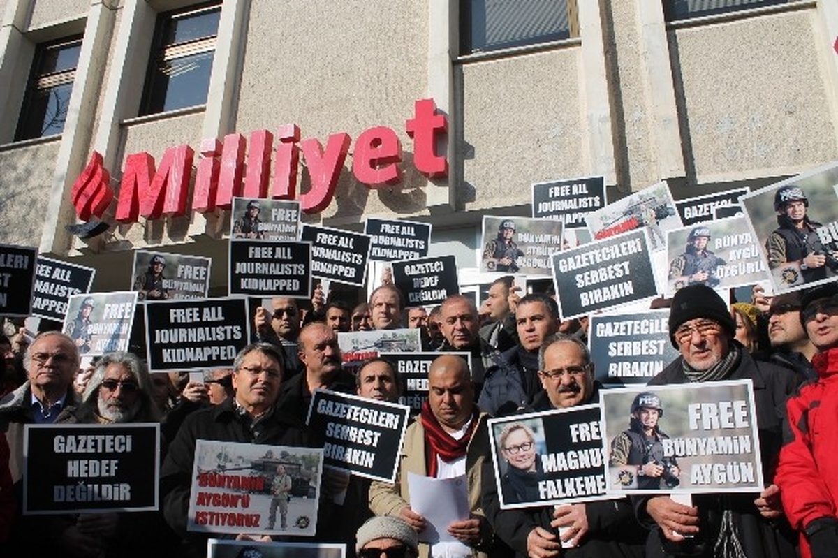 Suriye\'de Tutsak Bulunan Gazeteci Bünyamin Aygün\'e Meslektaşlarından Destek