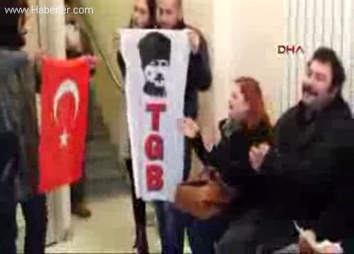 Tgb\'lilerden Bankada \'Yolsuzluk Marşlı\' Eylem