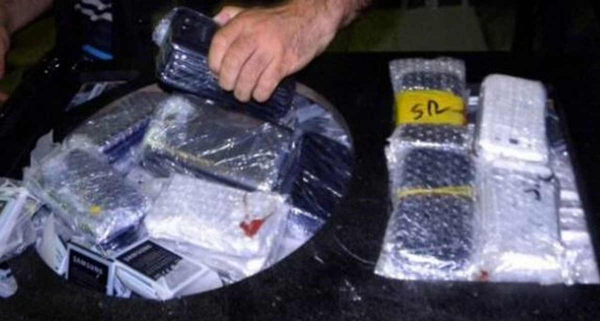 Trafik Kontrolü Yapılan Araçta Gümrük Kaçağı Cep Telefonu