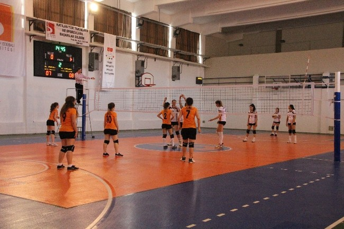 Türkiye Üniversite Sporları Federasyonu 2\'inci Lig Maçları Devam Ediyor