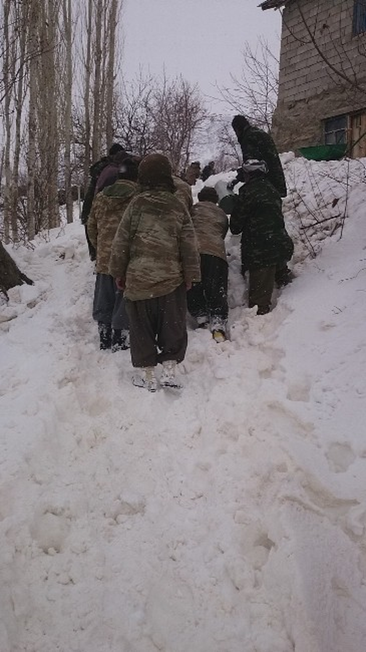 Yanan Trafo, Vatandaşların Desteğiyle Değiştirildi