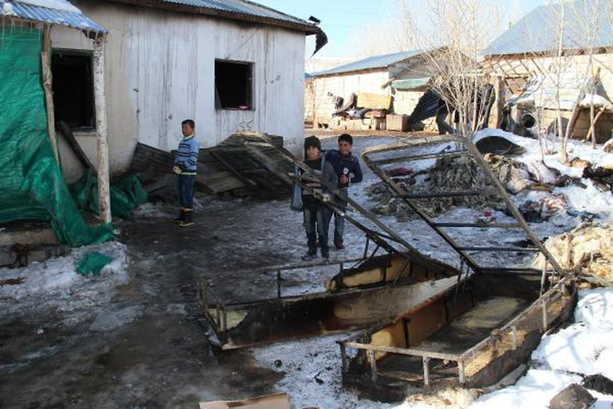 Yangın 11 Kişilik Aileyi Evsiz Bıraktı