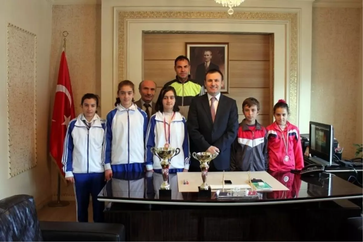 Yıldızeli Atatürk Ortaokulu Krosta Rakiplerine Fark Attı