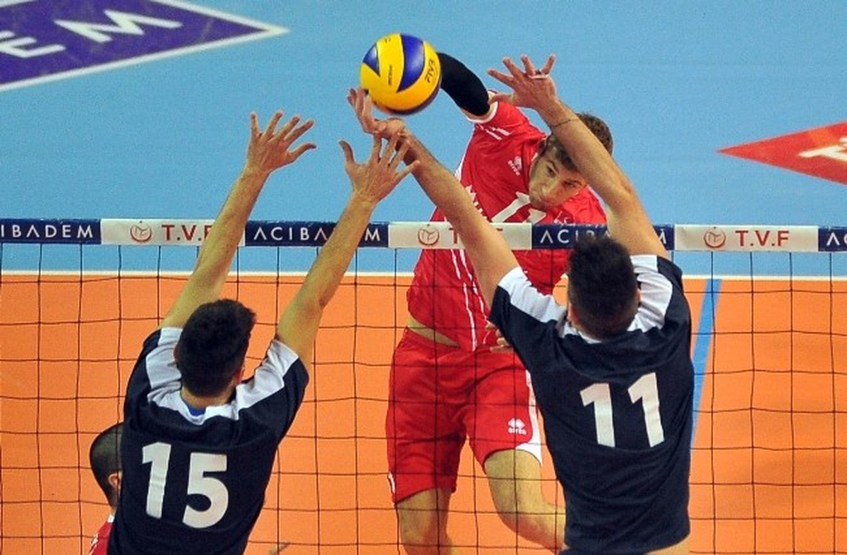 A Milli Erkek Voleybol Takımı Yunanistan\'ı 3-0 Mağlup Etti