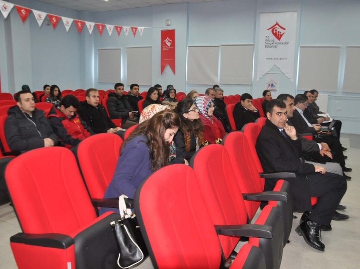 Aile ve Sosyal Politikalar İl Müdürlüğü\'nden Seminer