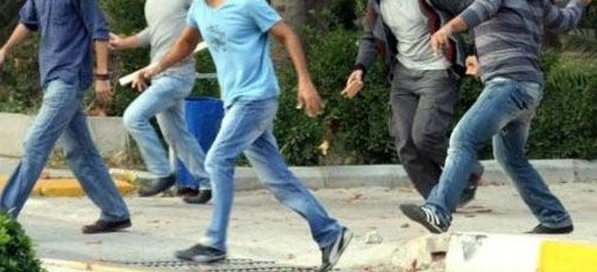 AKÜ\'de Karşıt Görüşlü Öğrenciler Kavga Etti