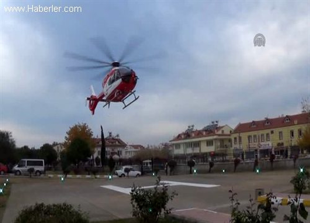 Ambulans helikopter prematüre bebek için havalandı -