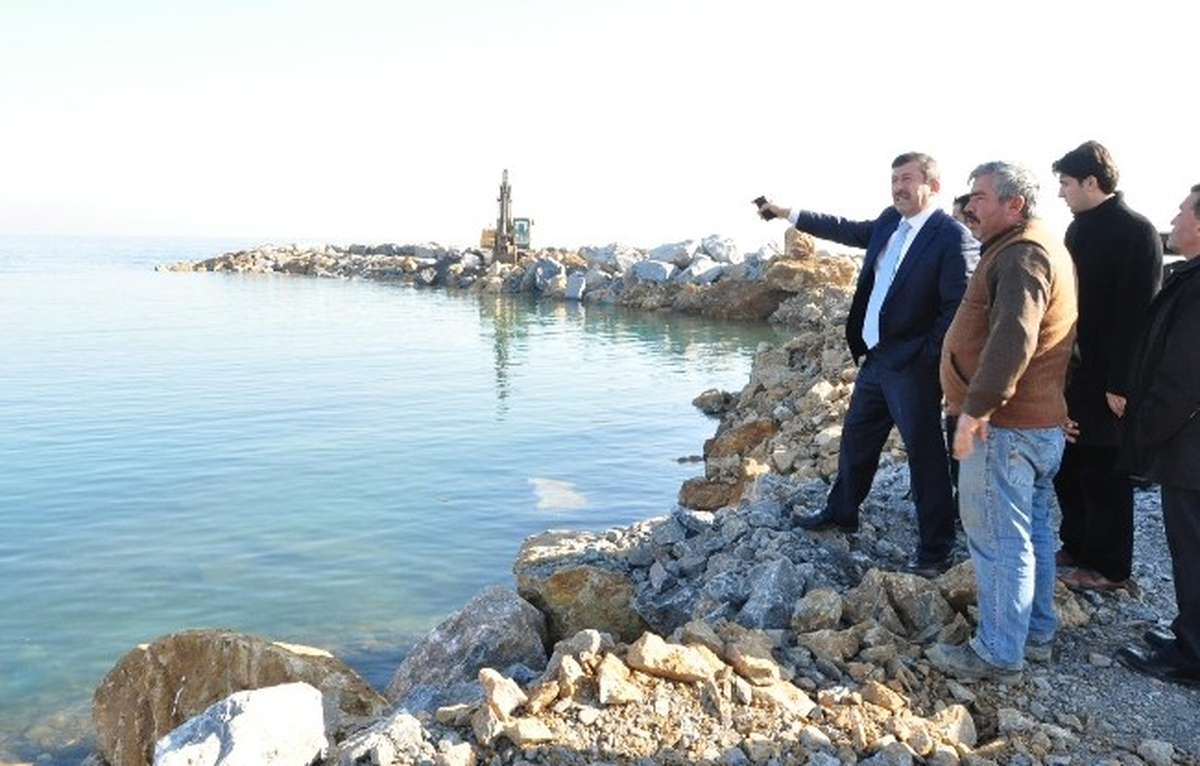 Başkan Karabacak Balıkçı Barınağını İnceledi