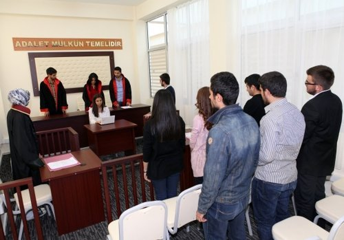 Çü\'de "Kurgusal Duruşma Salonu" Öğrencilerin Hizmetine Girdi