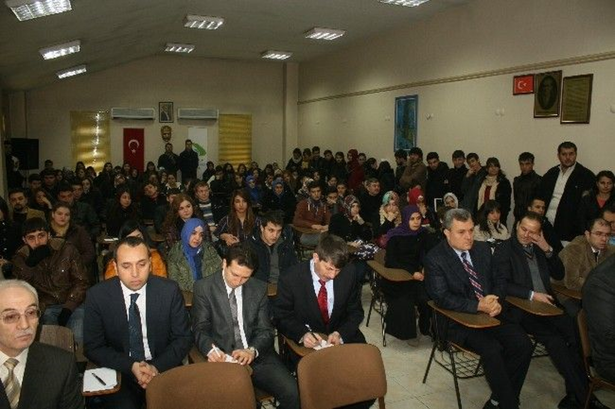 Düzce Valisi Su, Üniversite Öğrencileri ile Bir Araya Geldi