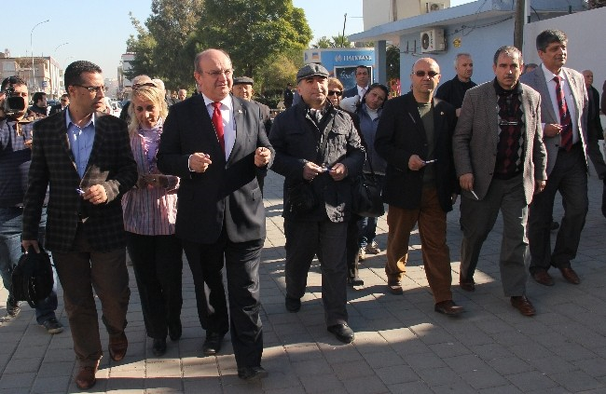 Gazeteciler Emniyet Önüne Kalem Bıraktı