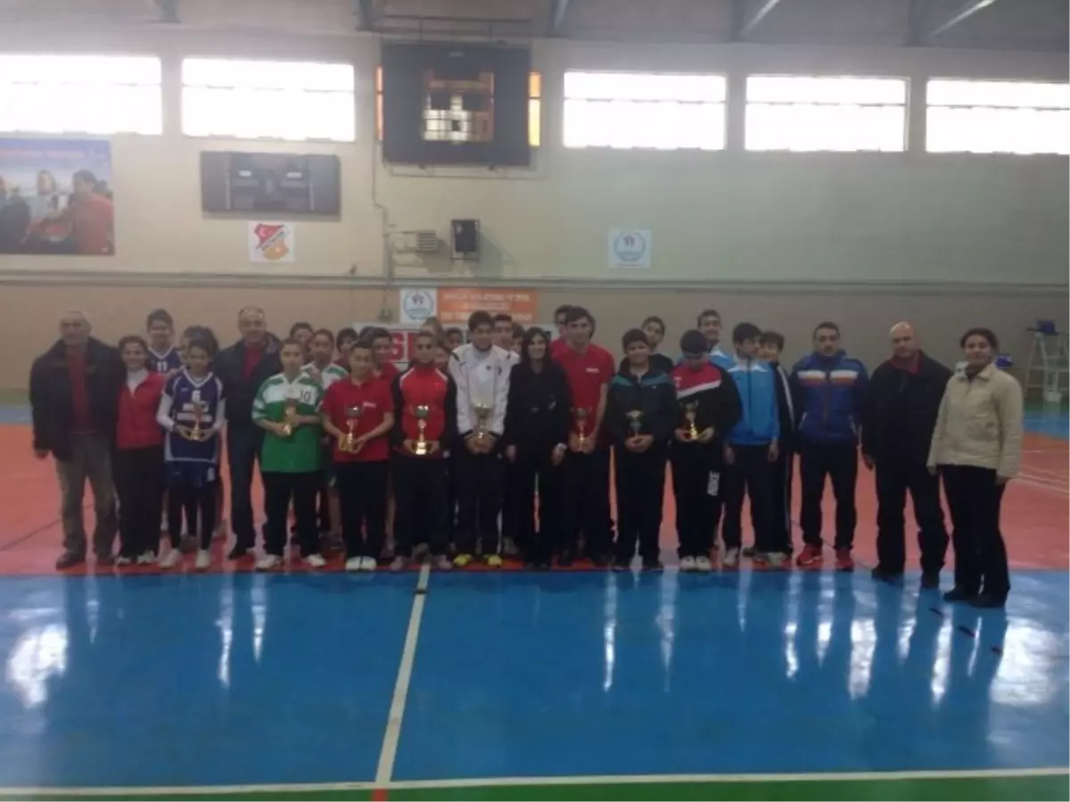 Gençler Badminton Müsabakaları Yapıldı