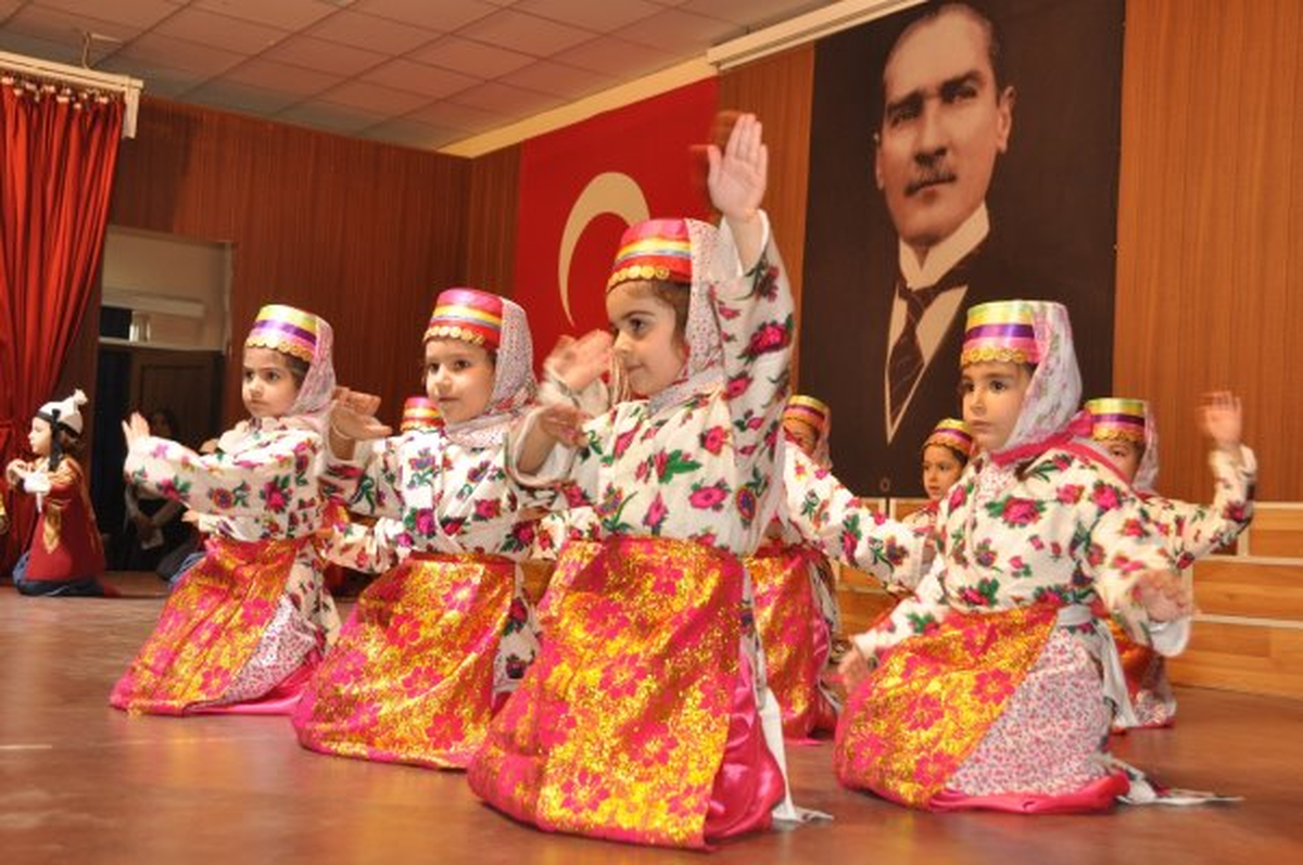 GKV\'li Minikler Önce Ağlattı Sonra Güldürdü