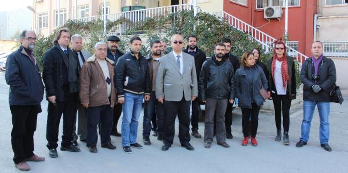 Hatay\'da Gazetecilerden Kalem Bırakma Eylemi